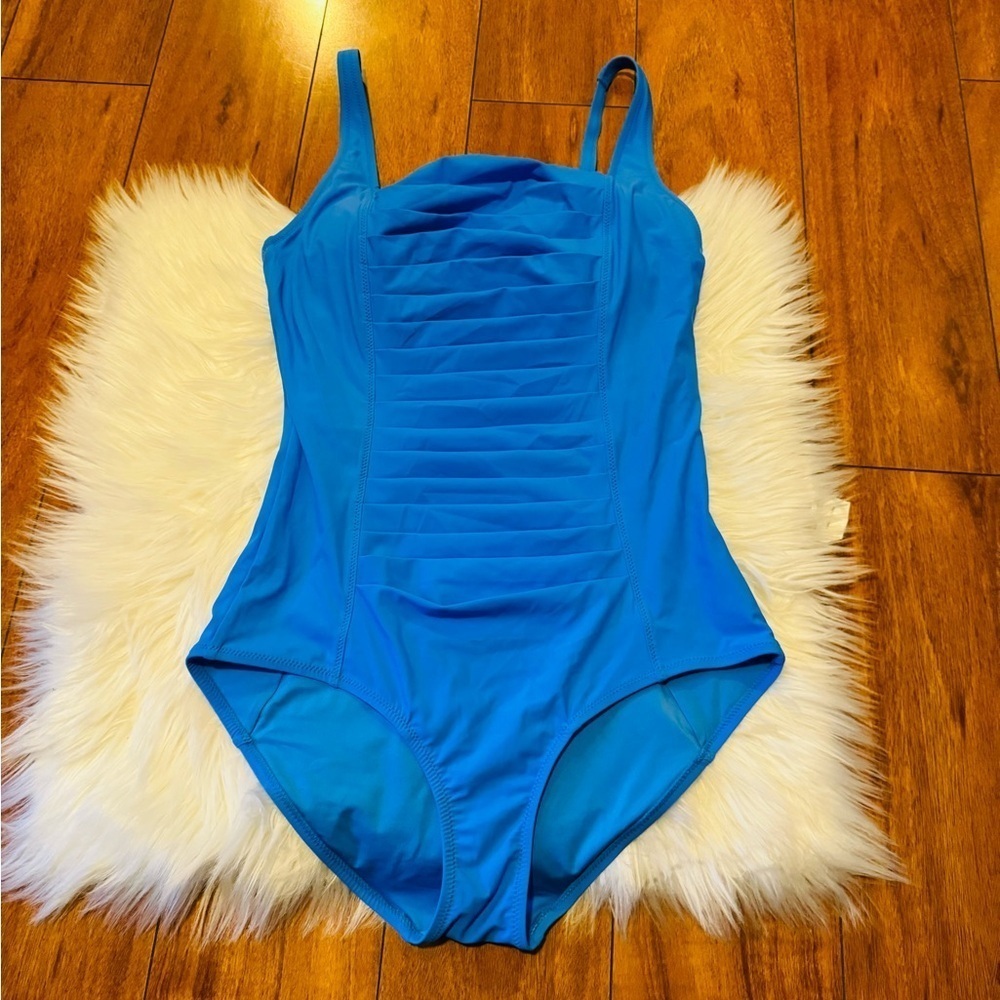 SEEKERS woman swiming One pieces